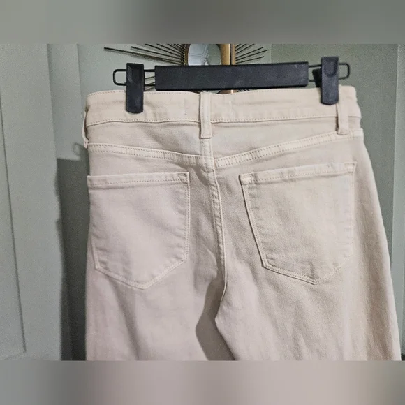 VERVET Winter White Mid Rise Crop Frayed Hem Straight Jeans. Size 25 - Picture 12 of 16